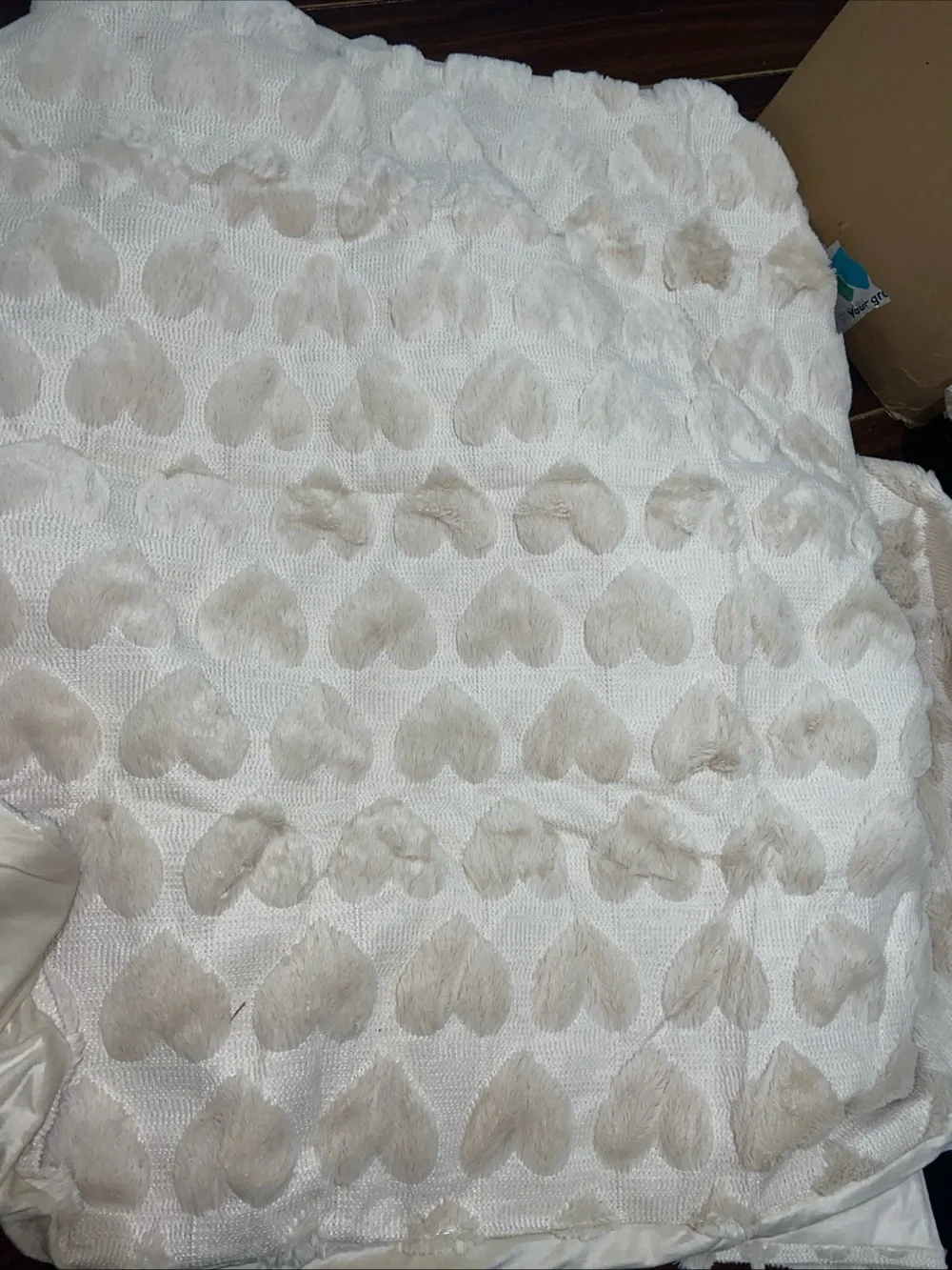 Double 60x 80” Quilt/Bedspread Crean Heart Pattern